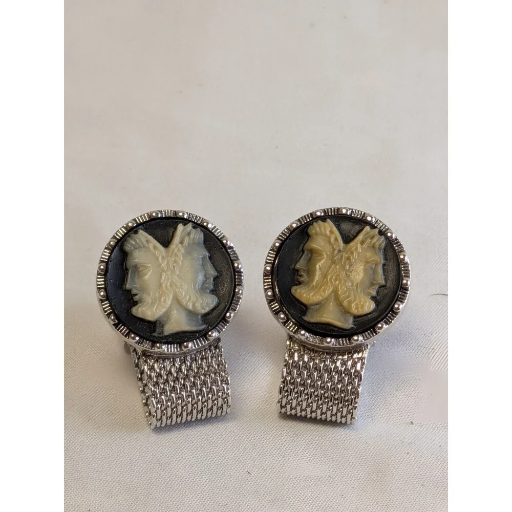VINTAGE MESHWRAP MESH WRAP PLASTIC JANUS WEDGWOOD CAMEO TWO FACE CUFFLINKS
